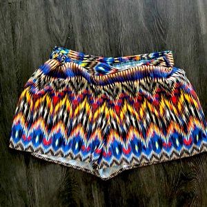 Cute printed shorts with pockets